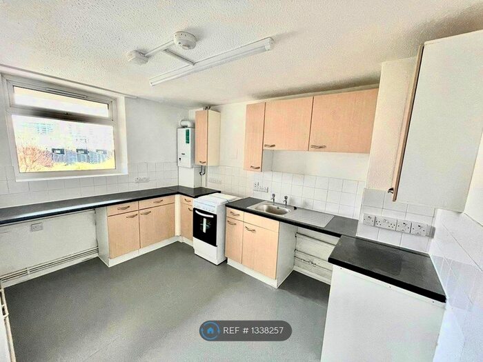 3 Bedroom Maisonette To Rent In Brion Place, London, E14