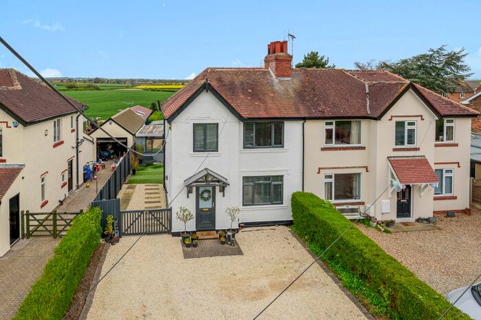 3 Bedroom Semi-Detached House For Sale In York Road, Bilton-In-Ainsty, York, YO26