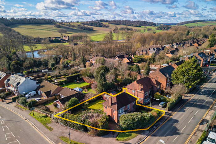 4 Bedroom Detached House For Sale In West Wycombe Road, High Wycombe, Buckinghamshire, HP12