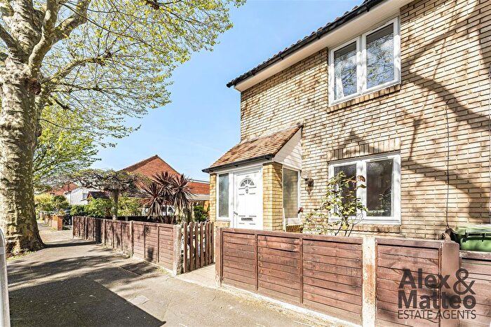 2 Bedroom Property To Rent In Simms Road, Bermondsey, SE1