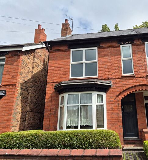 2 Bedroom Flat To Rent In Woodfield Avenue, Penn, Wolverhampton, West Midlands, WV4