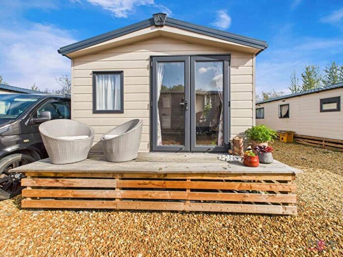 2 Bedroom Mobile Home For Sale In Oak Close, Court Farm Estate, Tewkesbury Road -, GL2