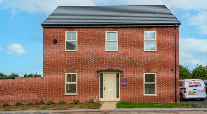 4 Bedroom Property To Rent In Duncombe Drive, Leeds, LS14