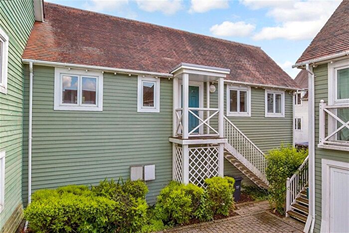 2 Bedroom Coach House For Sale In Lambe Close, Snodland, Kent, ME6