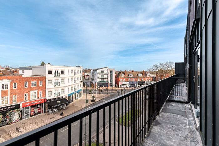 2 Bedroom Flat To Rent In New Zealand Avenue, Walton-On-Thames, KT12