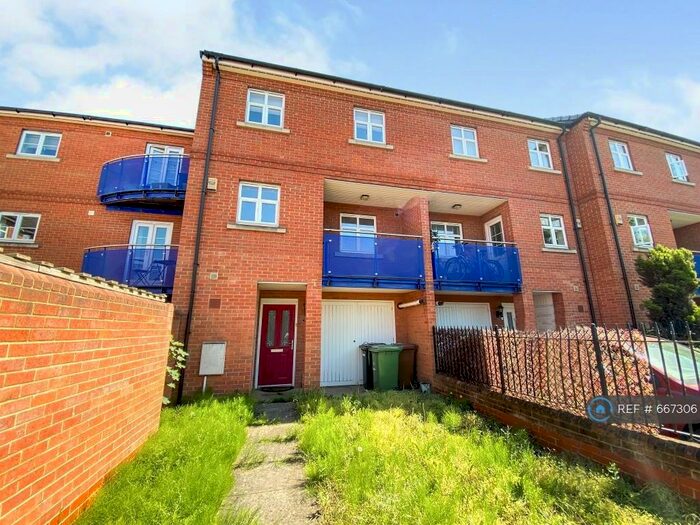 4 Bedroom Terraced House To Rent In Fletton Avenue, Peterborough, PE2