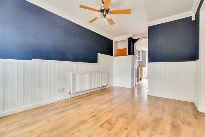 3 Bedroom Terraced House For Sale In Dengayne, Basildon, SS14