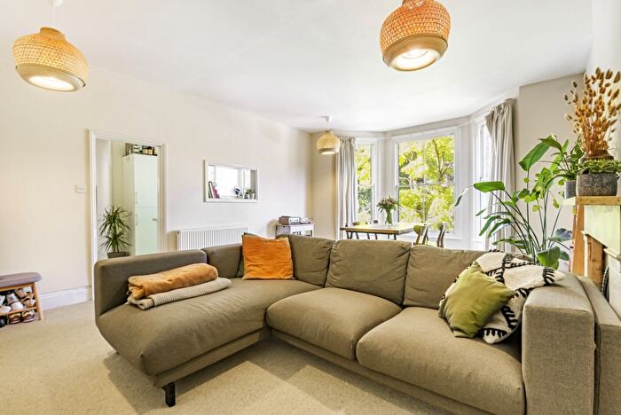 2 Bedroom Flat To Rent In Macaulay Road, London, SW4