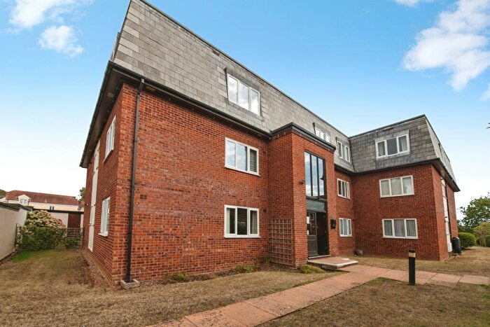 2 Bedroom Flat For Sale In Cranford Avenue, Exmouth, EX8