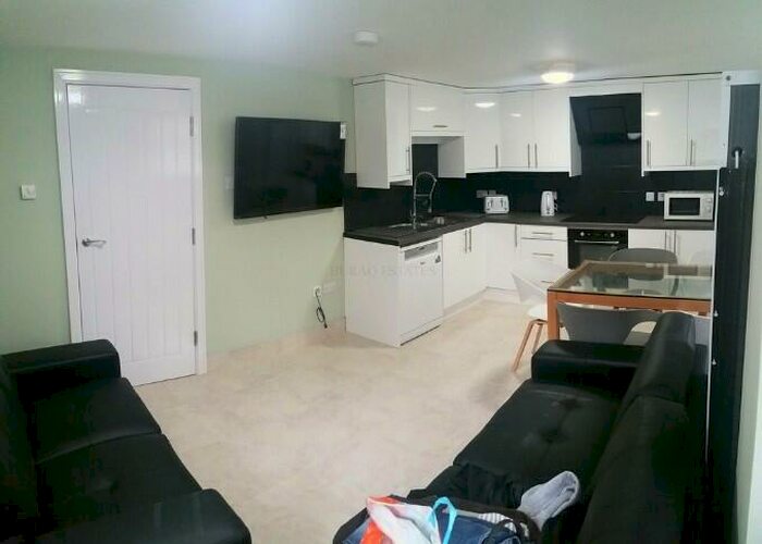 6 Bedroom Apartment To Rent In Amherst Road, Bed, Fallowfield, Manchester, M14