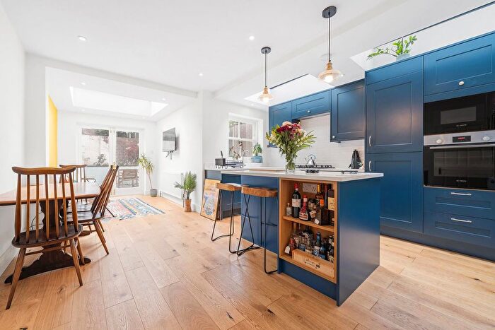 2 Bedroom Flat For Sale In Leander Road, SW2
