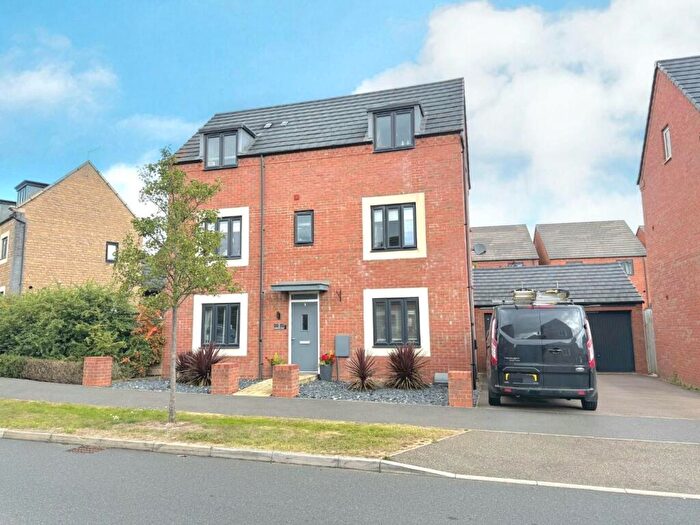 4 Bedroom Detached House For Sale In Balmoral Close, Duston, Northampton, NN5