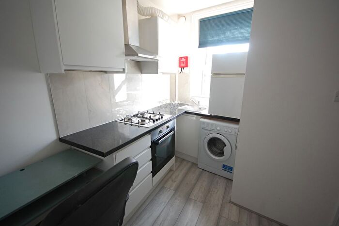 Studio To Rent In Chiswick High Road, London, W4