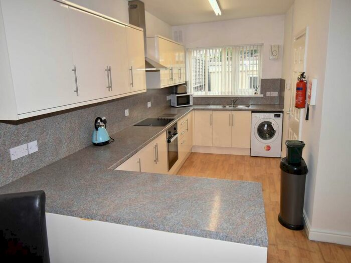 5 Bedroom Property To Rent In Ernald Place, Uplands, Swansea, SA2