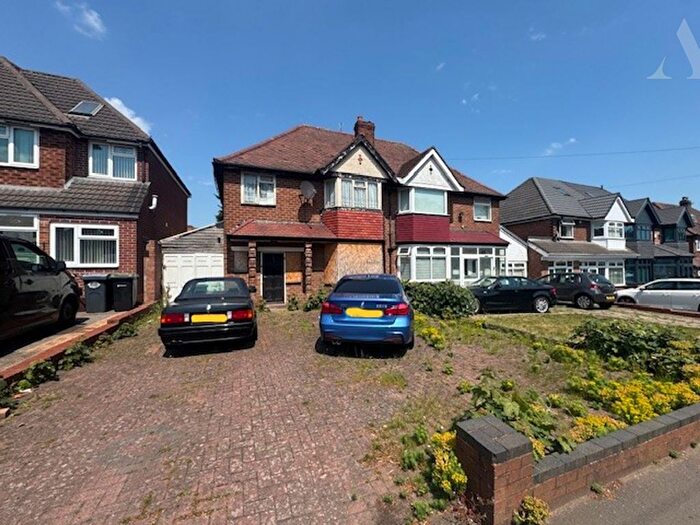 3 Bedroom Semi-Detached House For Sale In Bromford Road, Birmingham, West Midlands, B36