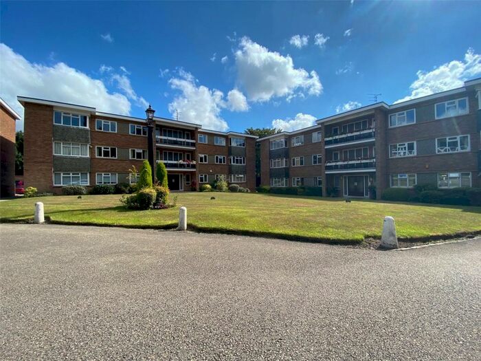 3 Bedroom Flat To Rent In Four Oaks Road, Sutton Coldfield, B74