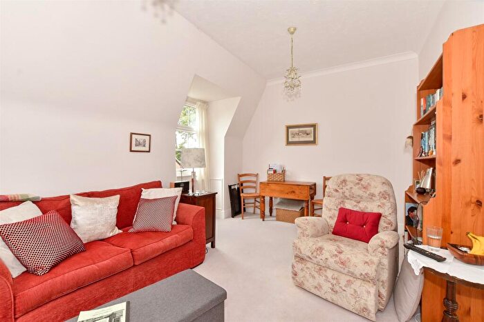 2 Bedroom Flat For Sale In Guildford Road, Horsham, West Sussex, RH12