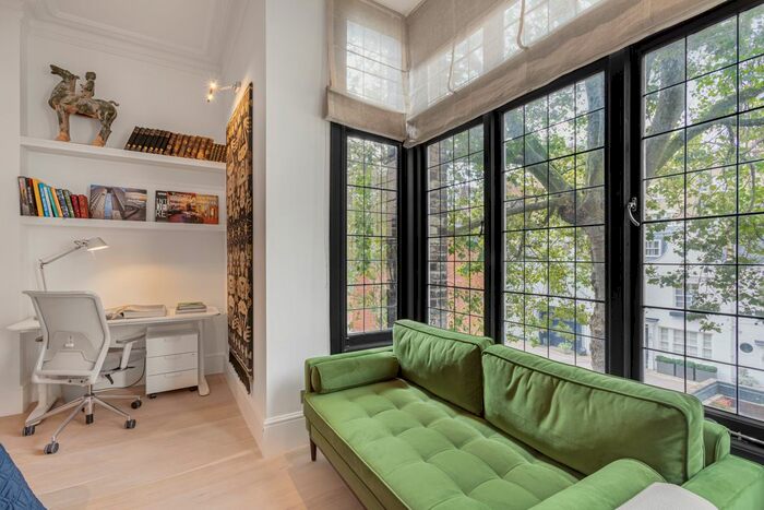 Studio To Rent In Cadogan Square, London, SW1X