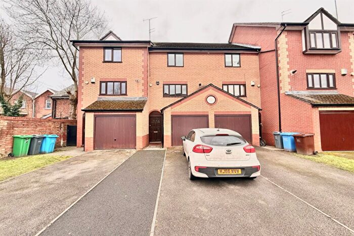 3 Bedroom Town House To Rent In Raleigh Close, Didsbury, M20