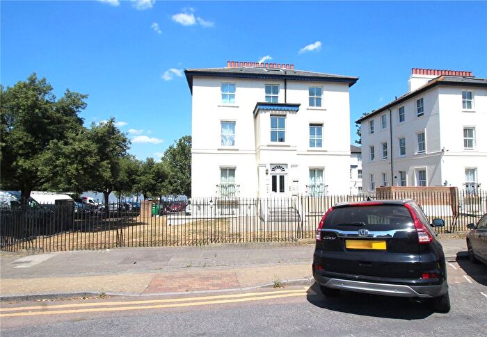 2 Bedroom Flat To Rent In Lansdowne Square, Northfleet, Gravesend, Kent, DA11