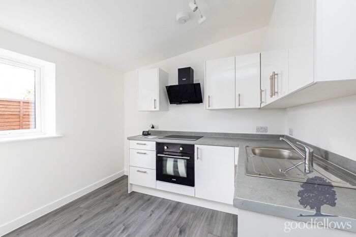 3 Bedroom Semi-detached House To Rent In Parkview Close, Carshalton, SM5
