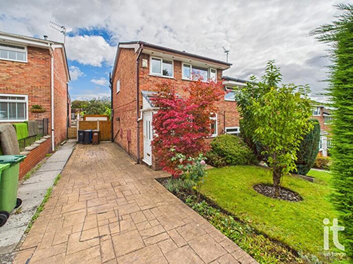 3 Bedroom Semi-Detached House For Sale In Hurstwood Grove, Offerton, Stockport, SK2