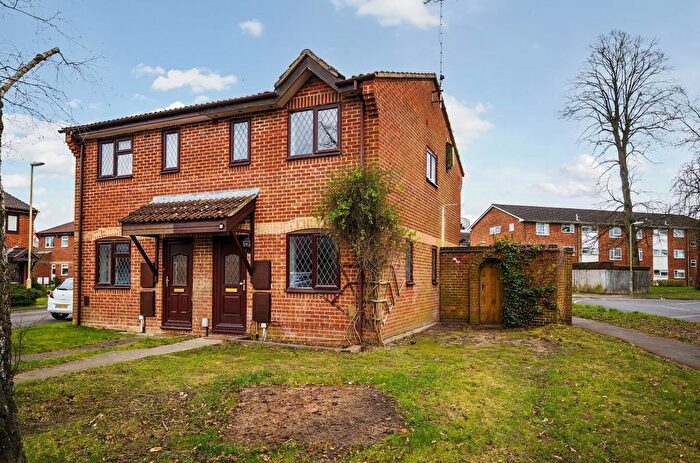 2 Bedroom Property To Rent In Highgrove, Farnborough, GU14