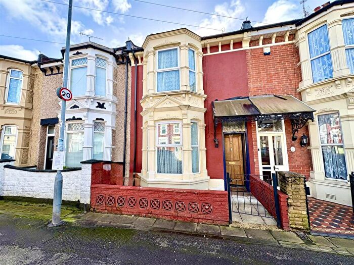 3 Bedroom Terraced House For Sale In Powerscourt Road, Portsmouth, PO2