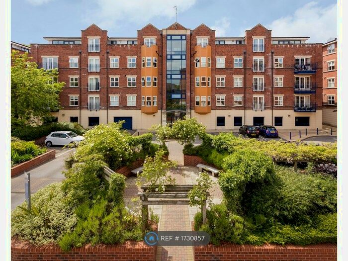 3 Bedroom Flat To Rent In Upper Headingley, Leeds, LS16