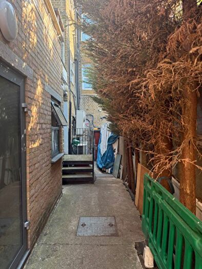 1 Bedroom Flat To Rent In Hither Green Lane, London, SE13