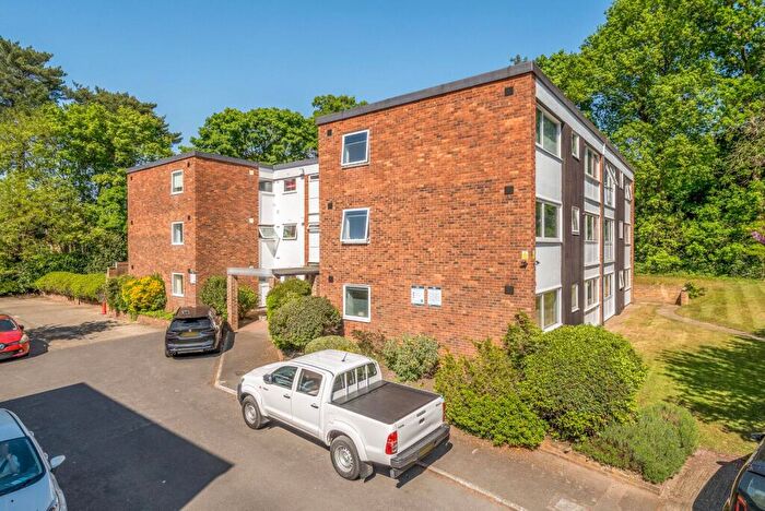 2 Bedroom Flat For Sale In High Point, Weybridge, KT13