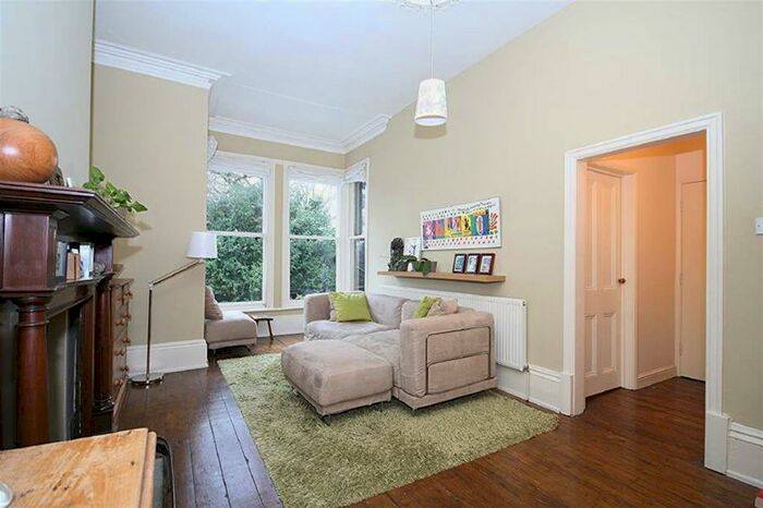 1 Bedroom Apartment To Rent In Leeds, West Yorkshire, LS18