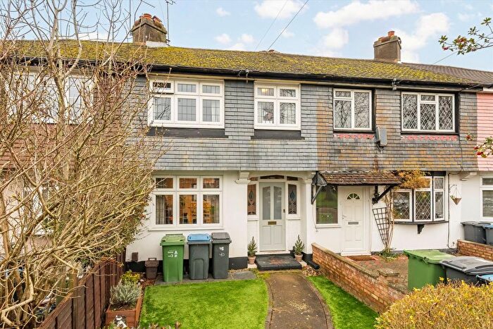 3 Bedroom Property For Sale In Barnsbury Crescent, Surbiton, KT5