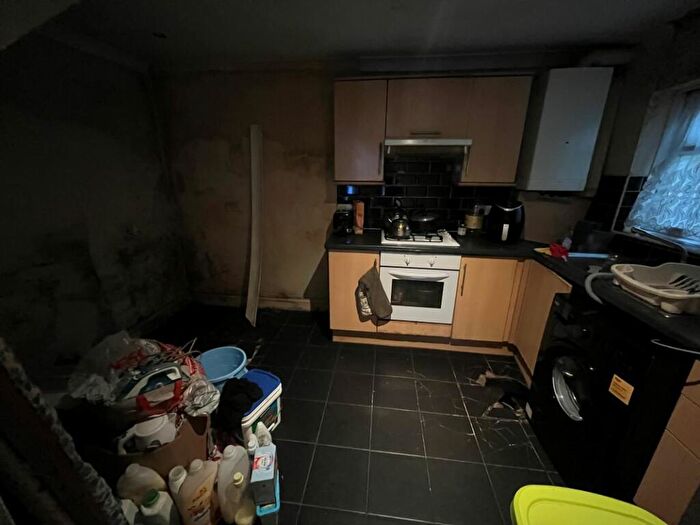 2 Bedroom Detached House For Sale In D Barrington Road, Manor Park, London, E12