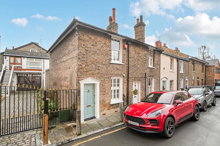 2 Bedroom End Terrace House For Sale In Peyton Place, London, SE10