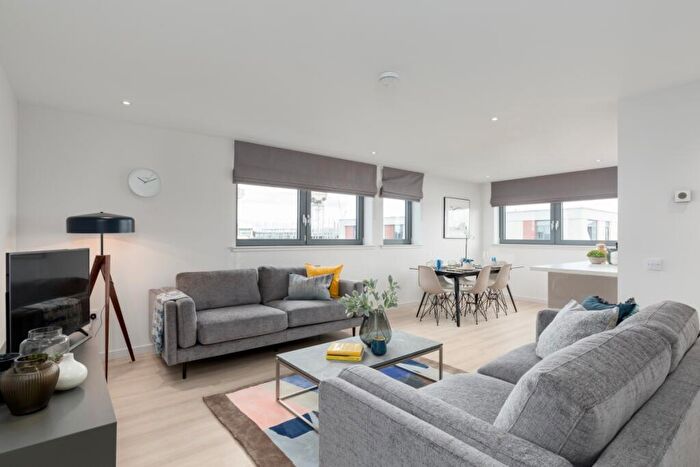 4 Bedroom Apartment To Rent In Canal Walk Lochrin Quay Edinburgh, EH3