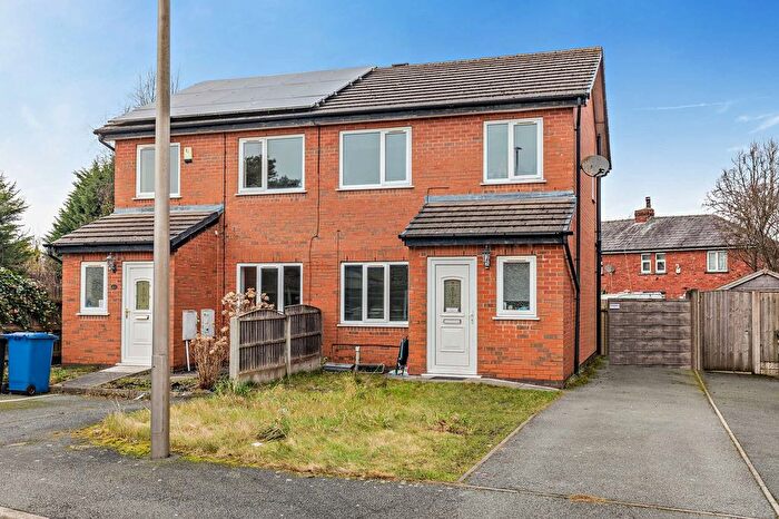 3 Bedroom Semi Detached House For Sale In St Richards Close, Atherton, Manchester, M46