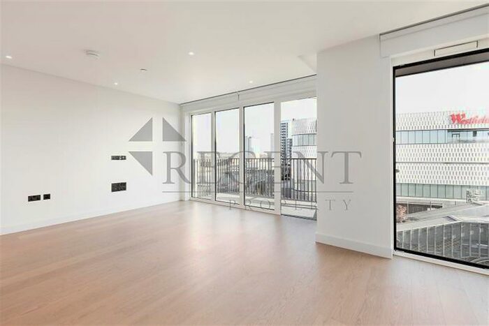 2 Bedroom Flat To Rent In Lincoln Apartments, Fountain Park Way, W12