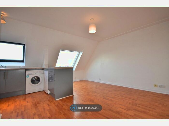 2 Bedroom Flat To Rent In Fawcett Road, Southsea, PO4