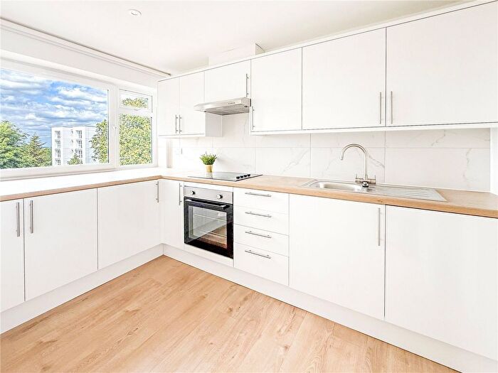 1 Bedroom Flat To Rent In Castleview Road, Weybridge, Surrey, KT13
