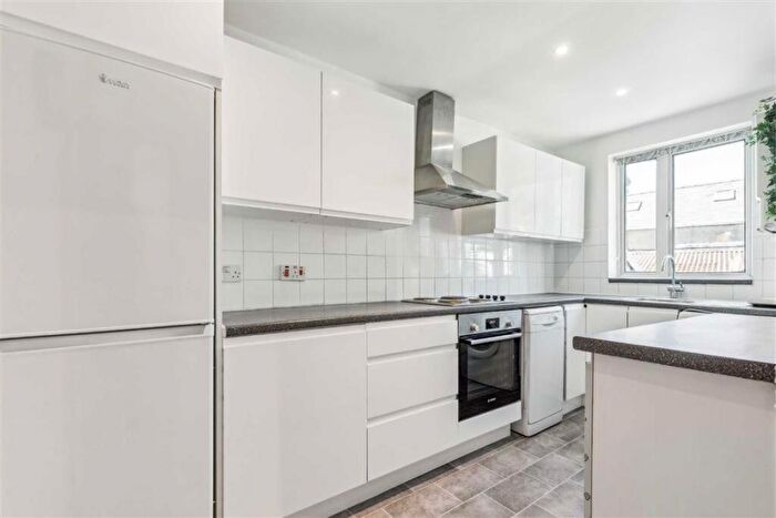 2 Bedroom Flat To Rent In High Street, Hampton Wick, KT1