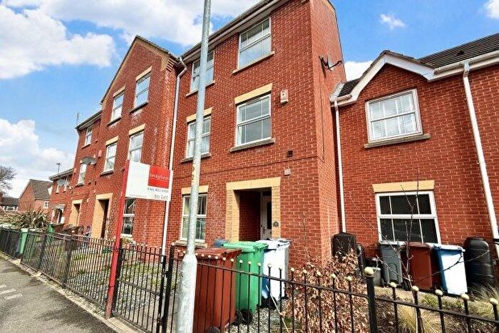 5 Bedroom Town House To Rent In Rochester Avenue, Manchester, M21