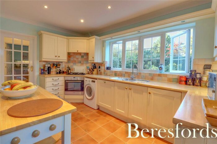 4 Bedroom Detached House For Sale In Glanmead, Shenfield, CM15