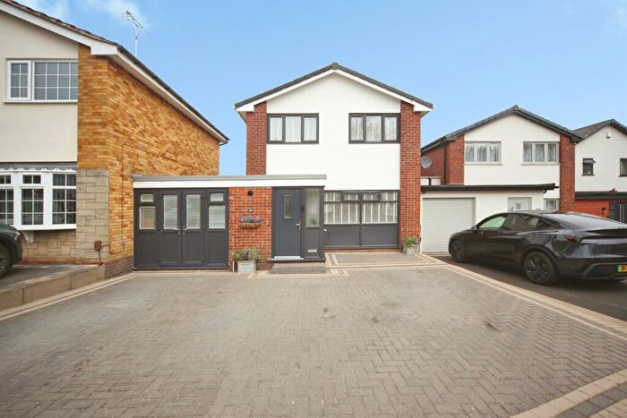 3 Bedroom Detached House For Sale In Leafield Road, Solihull, B92