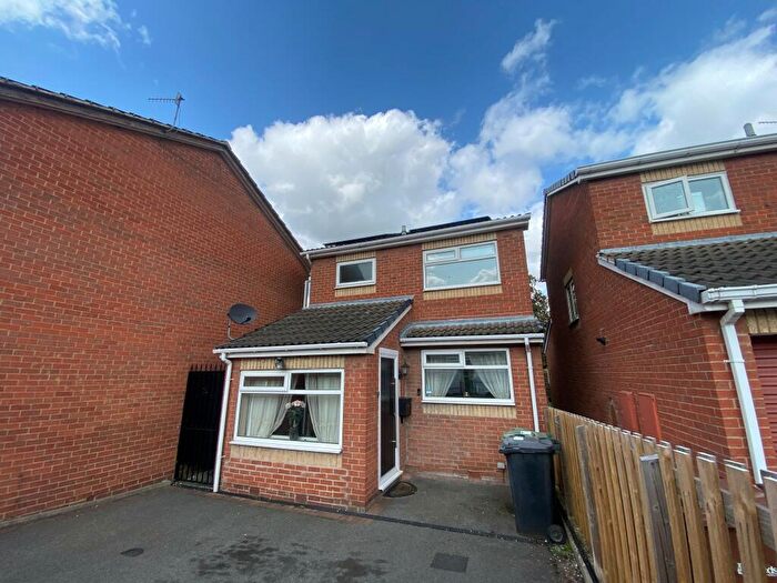 3 Bedroom House To Rent In Leasowe Road, Leeds, LS10