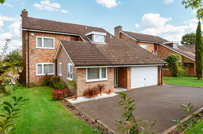 4 Bedroom Detached House For Sale In Woodmancourt, Godalming, Surrey, GU7