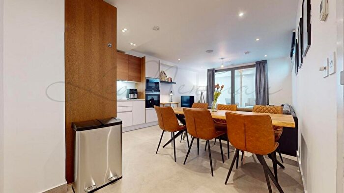 2 Bedroom Duplex For Sale In College Yard, Kentish Town, NW5