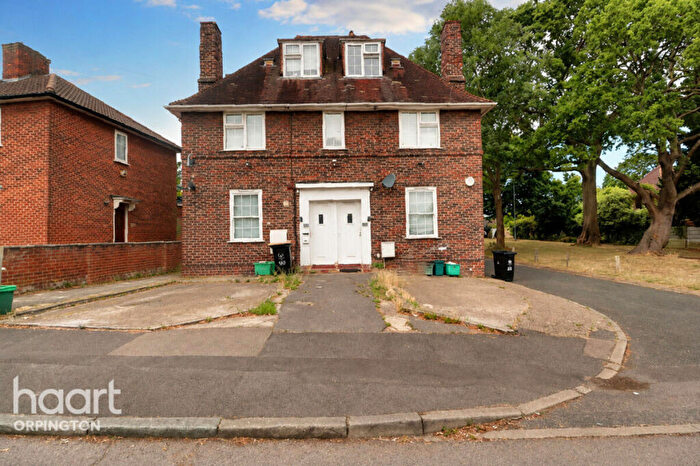 3 Bedroom Detached House For Sale In Framlingham Crescent, London, SE9
