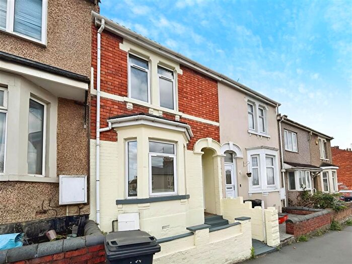3 Bedroom Property To Rent In Crombey Street, Swindon, SN1