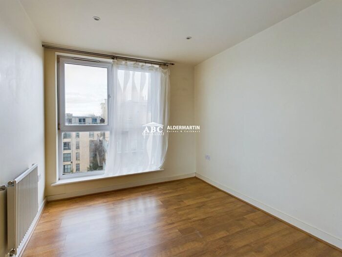 1 Bedroom Flat To Rent In Cameron Crescent, Edgware, HA8